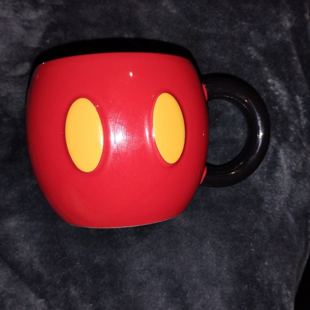 Walt Disney Mickey Mouse Coffee Mug Cup 16 Oz Disney Store Exclusive Red Black.
